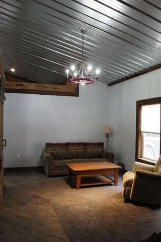 $539,700 | 6635 East Chicago Road, Jonesville, MI 49250