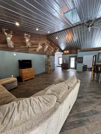 $499,000 | 6635 East Chicago Road, Jonesville, MI 49250