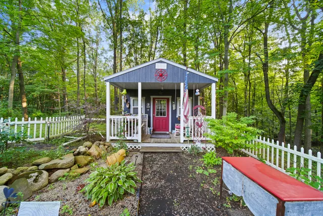 $539,700 | 6635 East Chicago Road, Jonesville, MI 49250