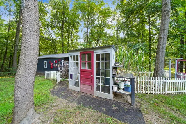 $529,900 | 6635 East Chicago Road, Jonesville, MI 49250