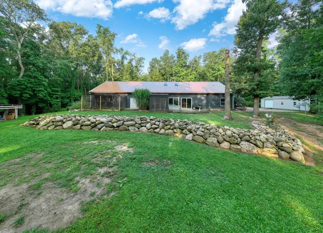 $539,700 | 6635 East Chicago Road, Jonesville, MI 49250