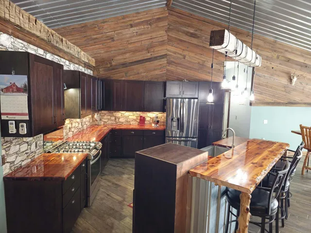 $529,900 | 6635 East Chicago Road, Jonesville, MI 49250