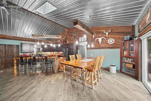 $539,700 | 6635 East Chicago Road, Jonesville, MI 49250