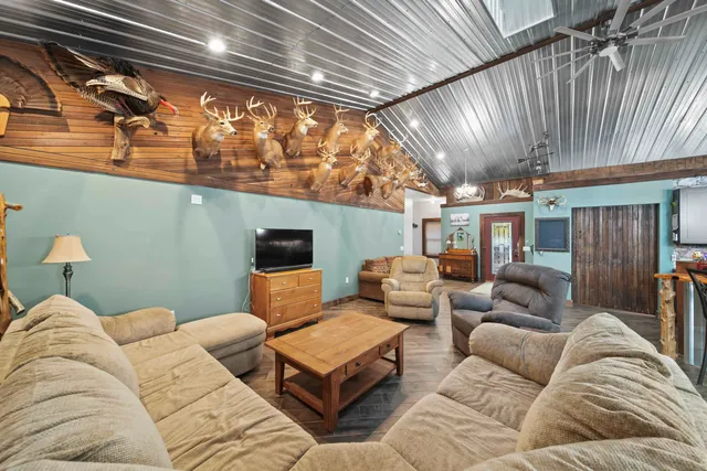 $539,700 | 6635 East Chicago Road, Jonesville, MI 49250