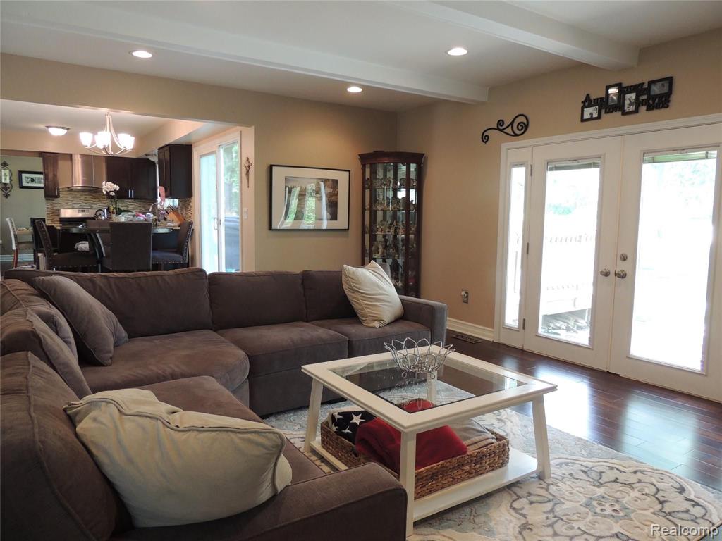 642 Baker Street Rochester Hills, MI 48307 - Photo 6 of 20