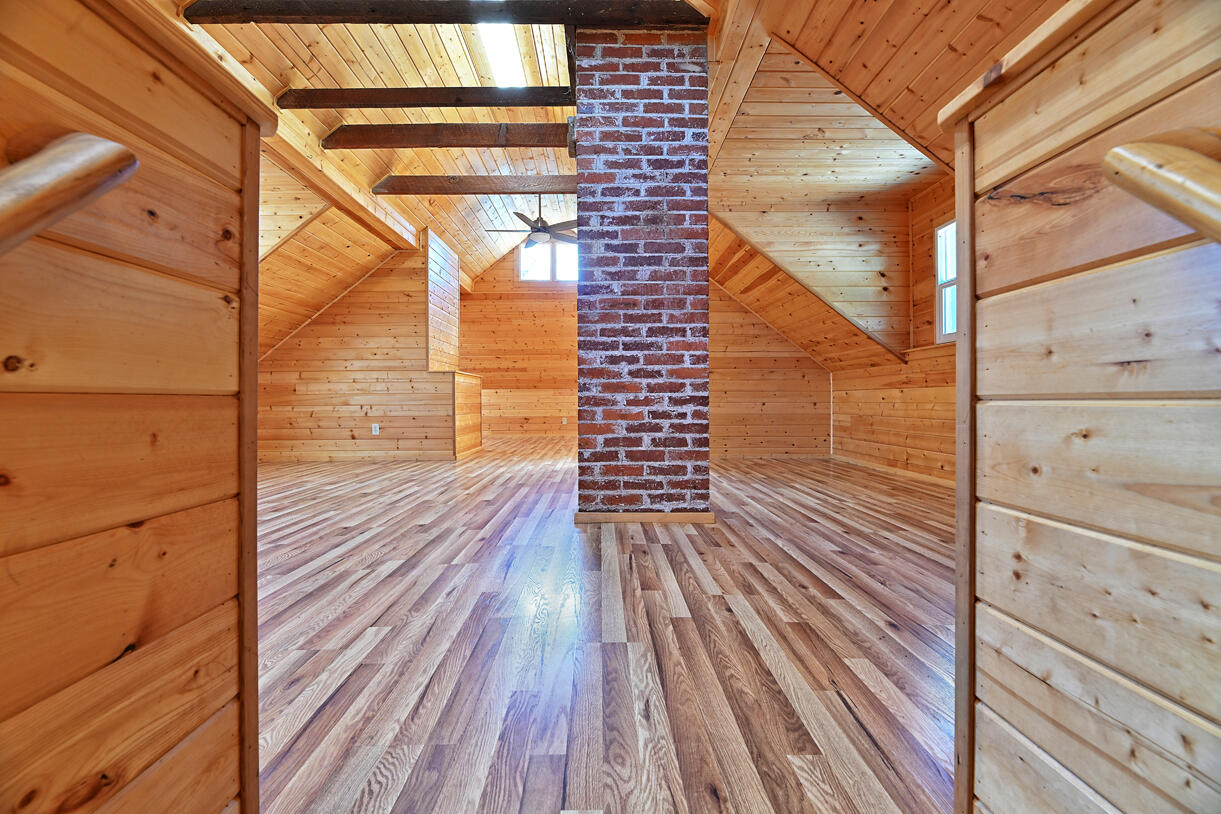 1040 Garner Road Cave Junction, OR 97523 - Photo 21 of 50 Loft