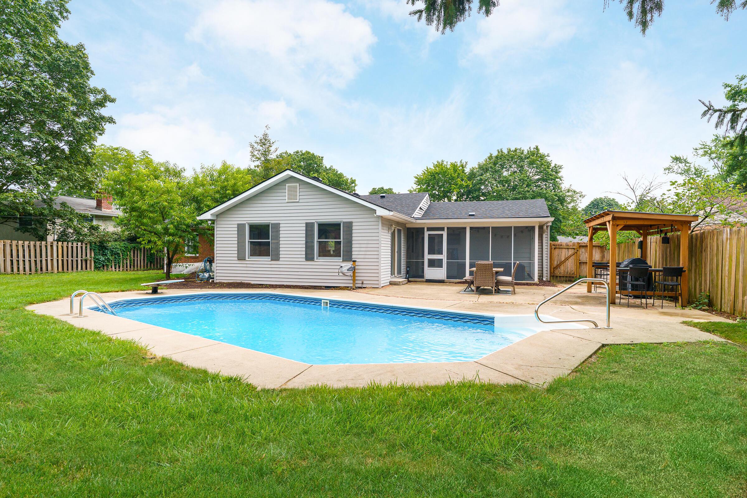 3121 Edgefield Road Columbus, OH 43221 - Photo 3 of 47 3121 Edgefield Rd-14