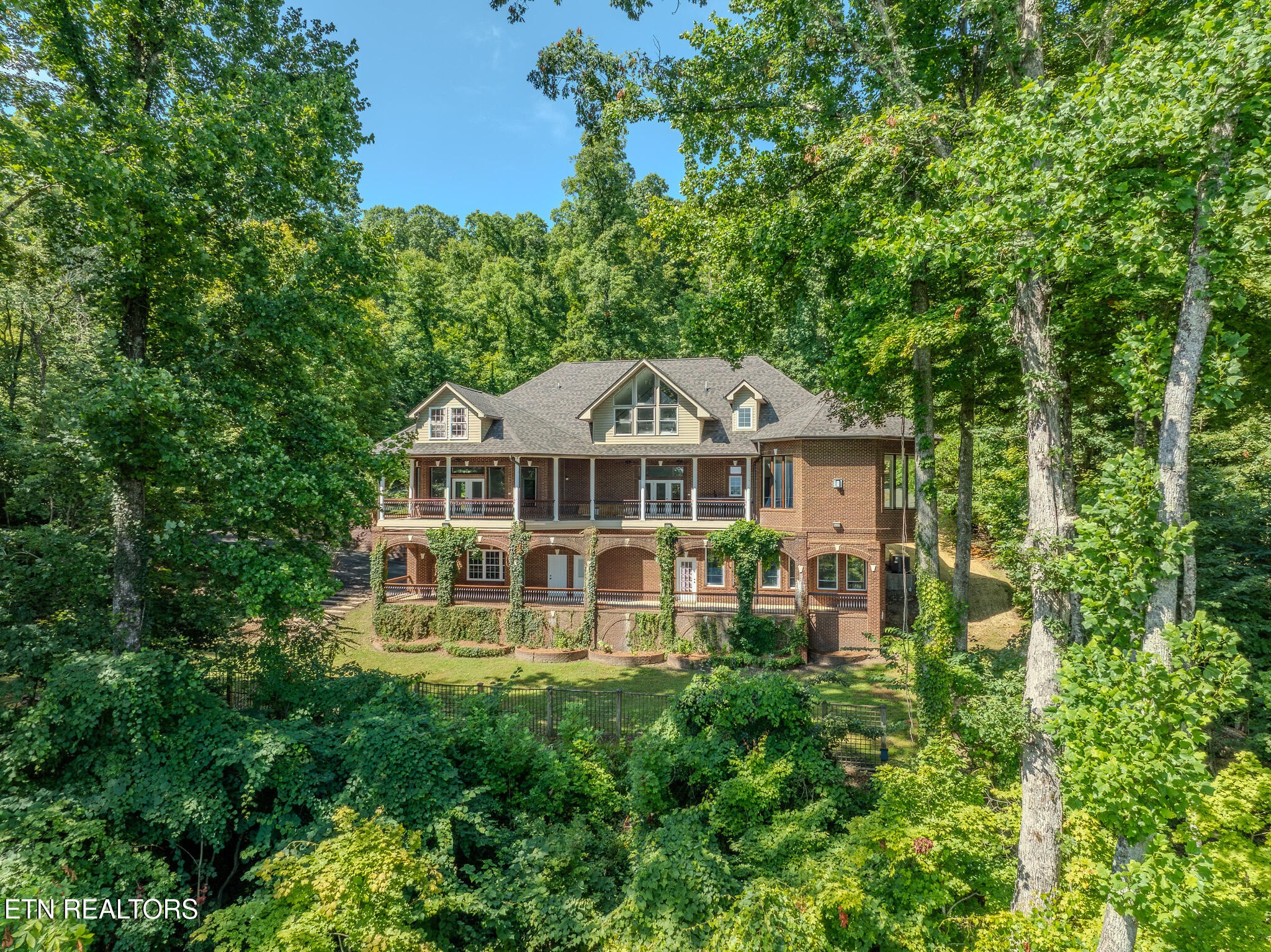 431 Thomas Loop Road Sevierville, TN 37876 - Photo 2 of 60