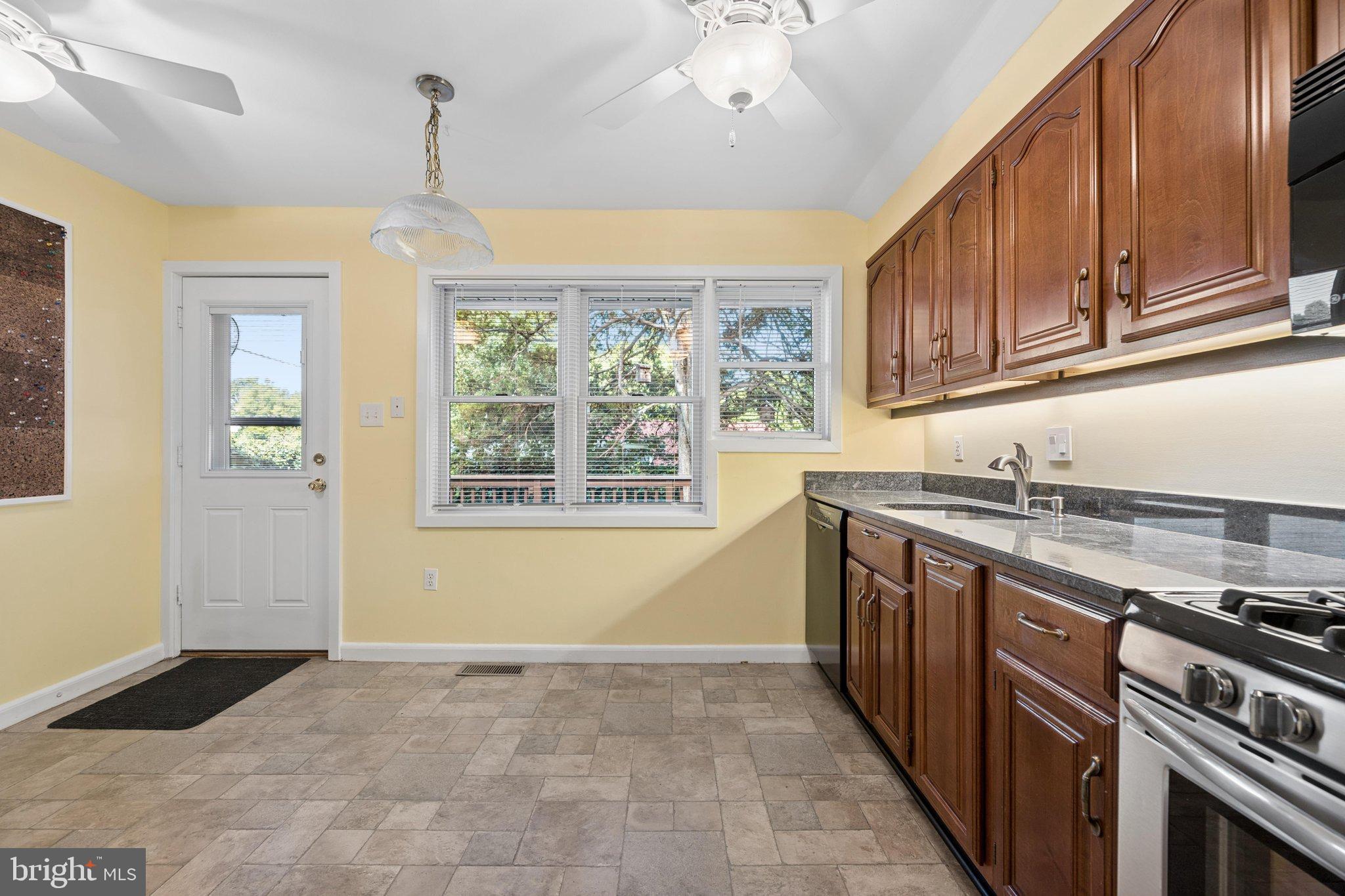 12725 Holdridge Road Silver Spring, MD 20906 - Photo 12 of 56 Kitchen & Dining