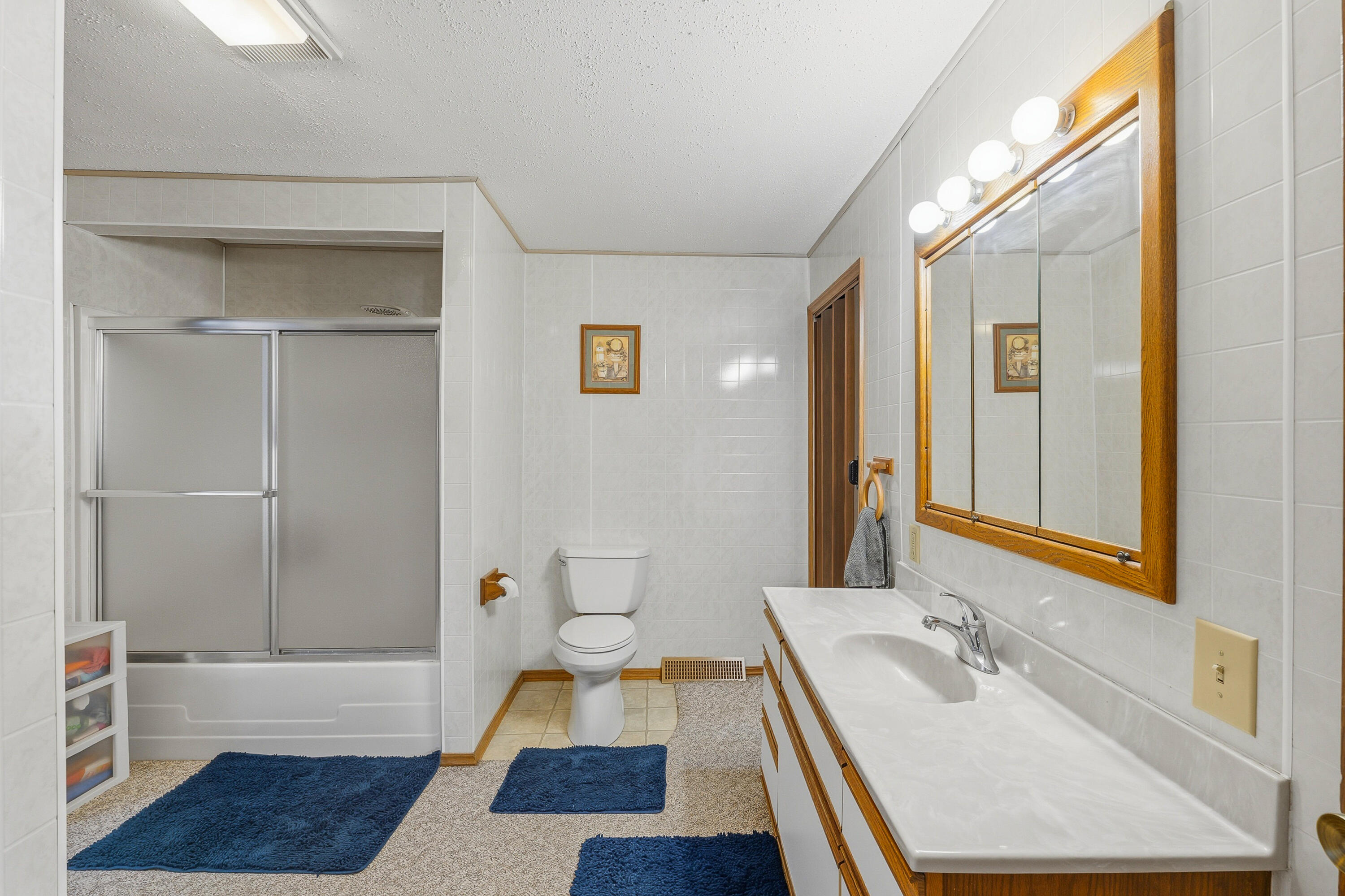 N9306 Highway 42 Herman, WI 53015 - Photo 15 of 43 Main Level Full Bath with SOT