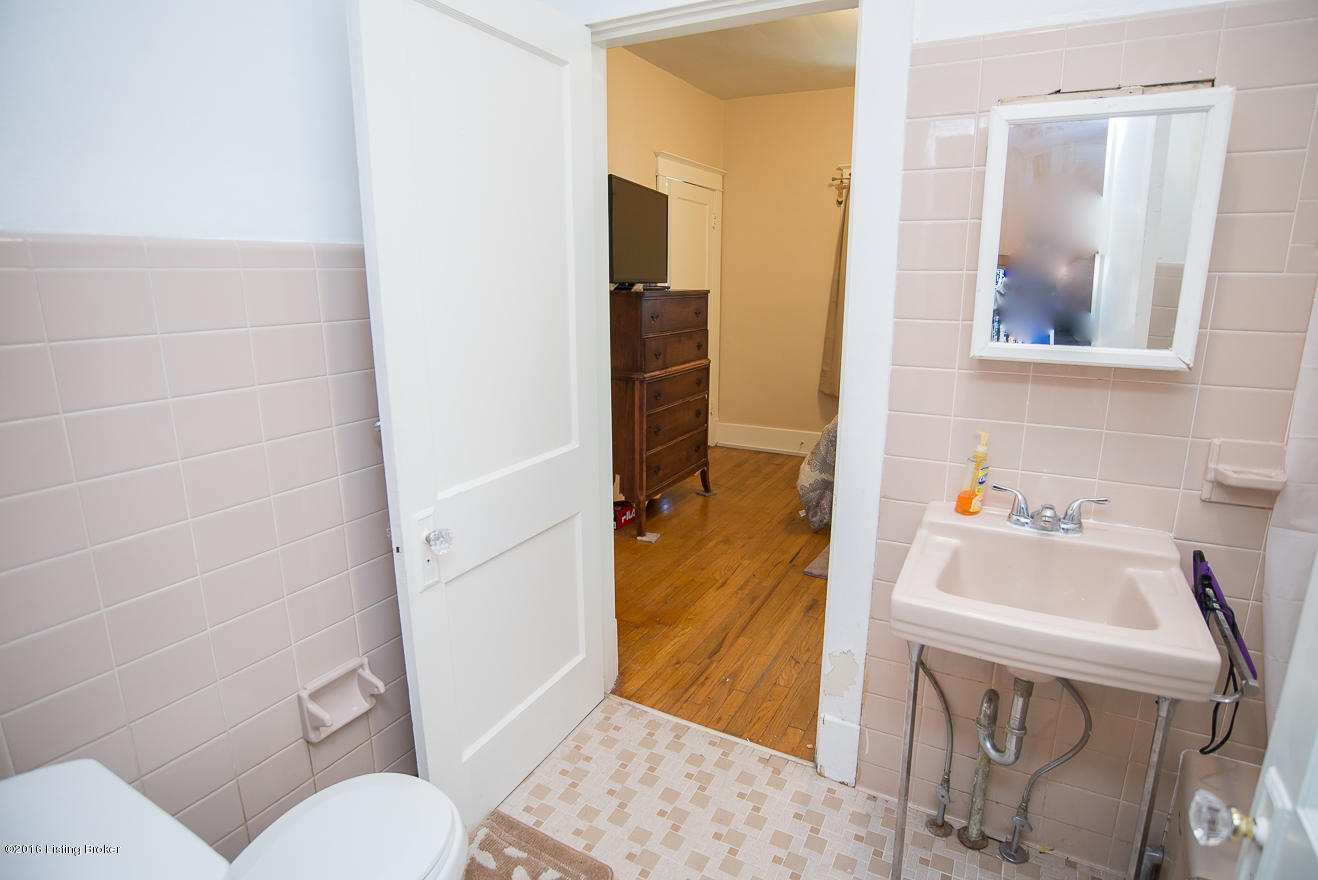 805 Reading Road Louisville, KY 40217 - Photo 10 of 17 Reading-Bath & Bed