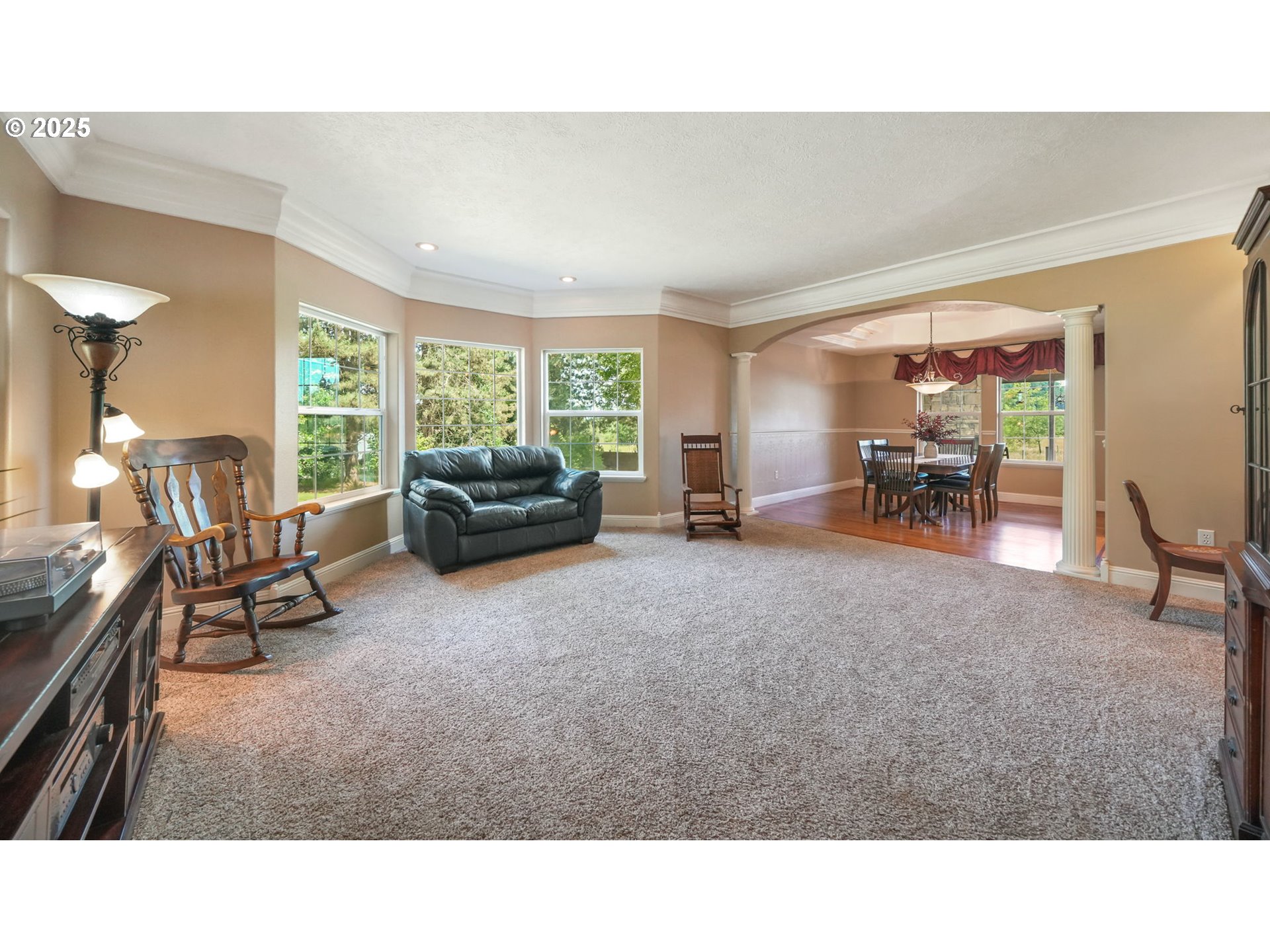 37310 Fawn Drive Lebanon, OR 97355 - Photo 11 of 47 Living Room