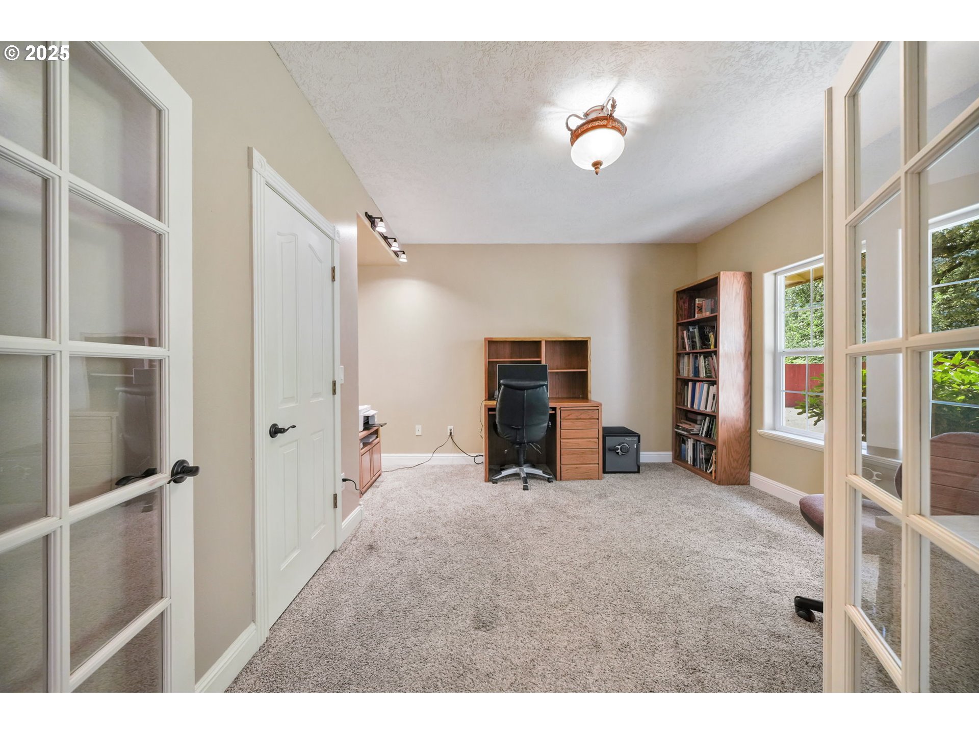 37310 Fawn Drive Lebanon, OR 97355 - Photo 13 of 47 Den/Office