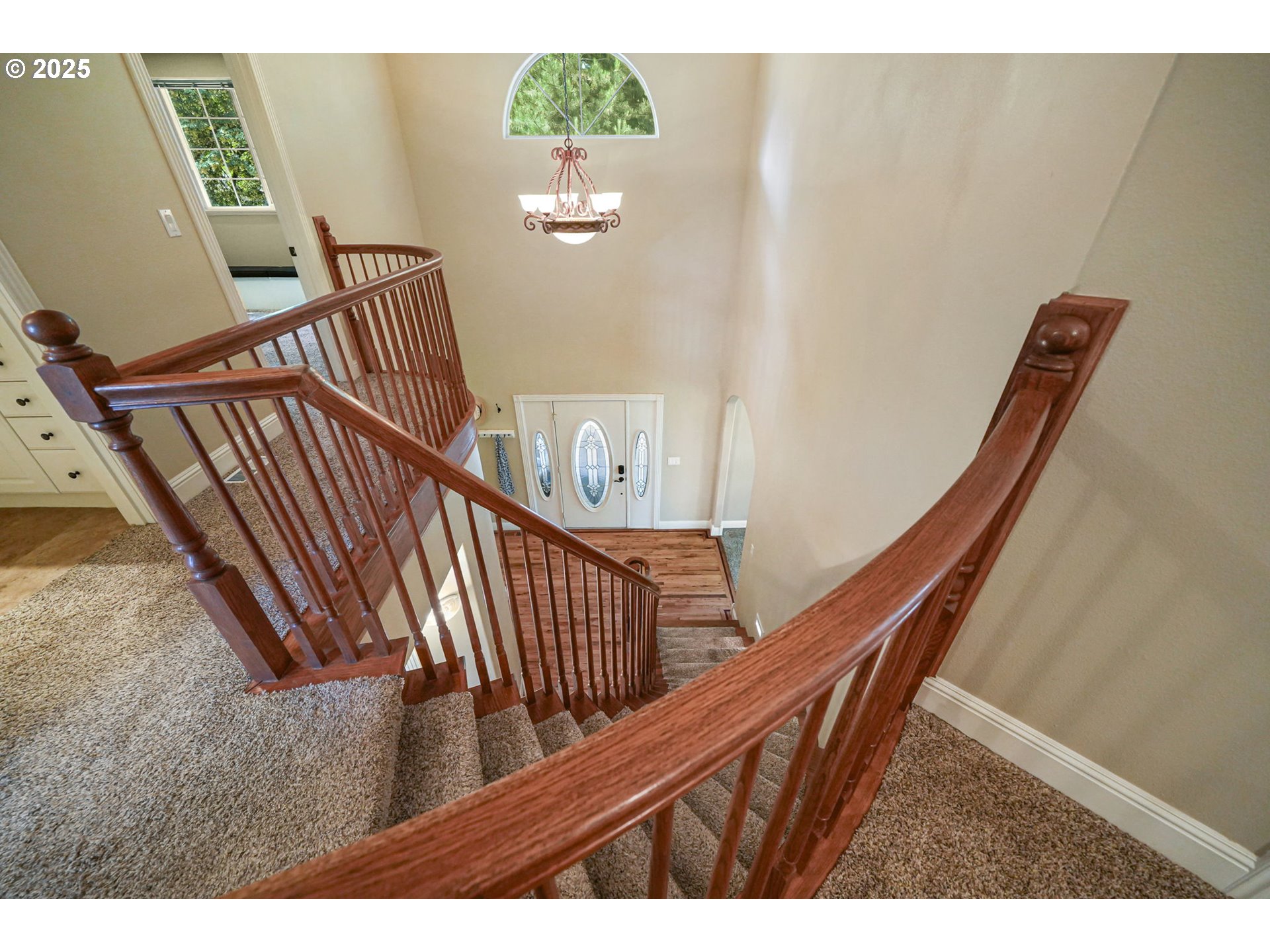 37310 Fawn Drive Lebanon, OR 97355 - Photo 14 of 47 Staircase