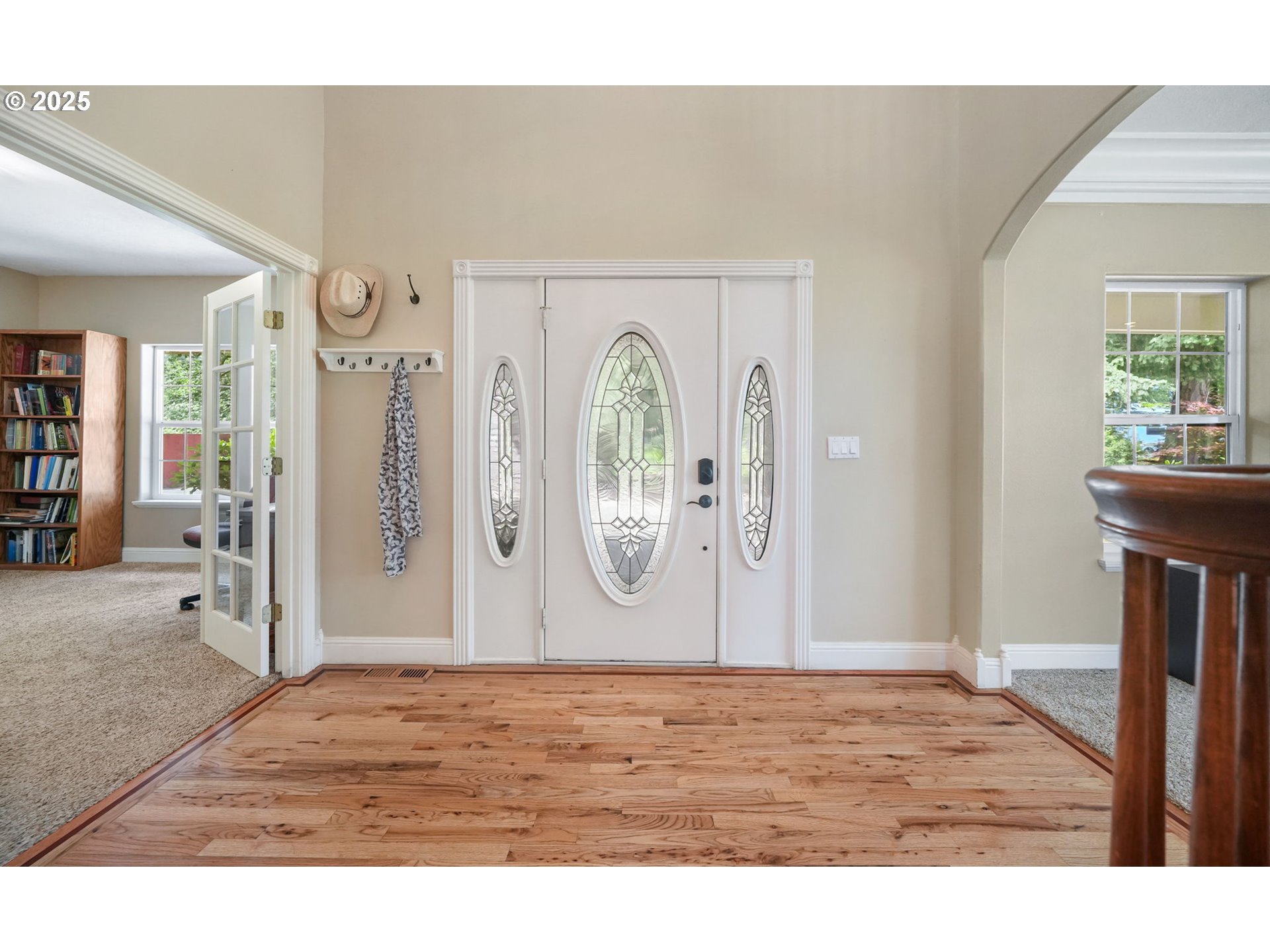 37310 Fawn Drive Lebanon, OR 97355 - Photo 4 of 47 Entrance/Foyer
