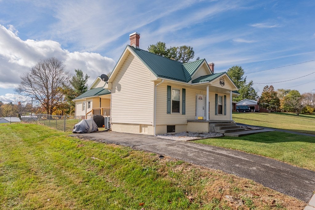 217 East Buck Avenue Rural Retreat, VA 24368 - Photo 2 of 74 Gallery Image 2