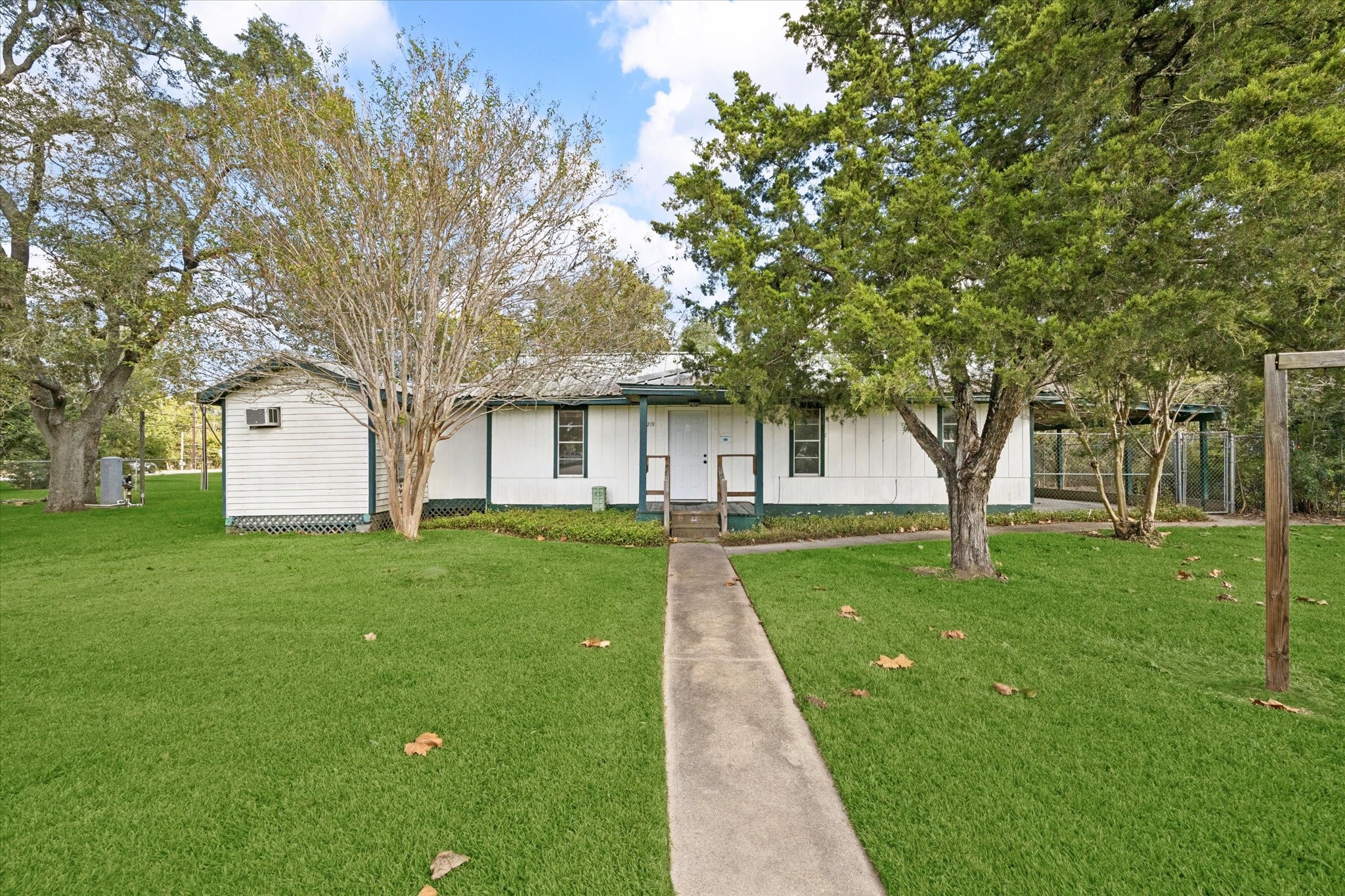 6219 Masters Manvel, TX 77578 - Photo 2 of 10 a front view of a house with garden