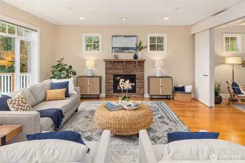 $1,599,950 | 17122 32nd Avenue Northeast, Lake Forest Park, WA 98155