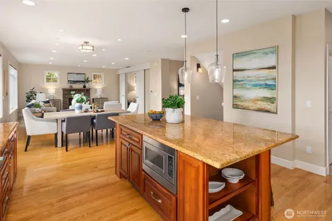 $1,599,950 | 17122 32nd Avenue Northeast, Lake Forest Park, WA 98155