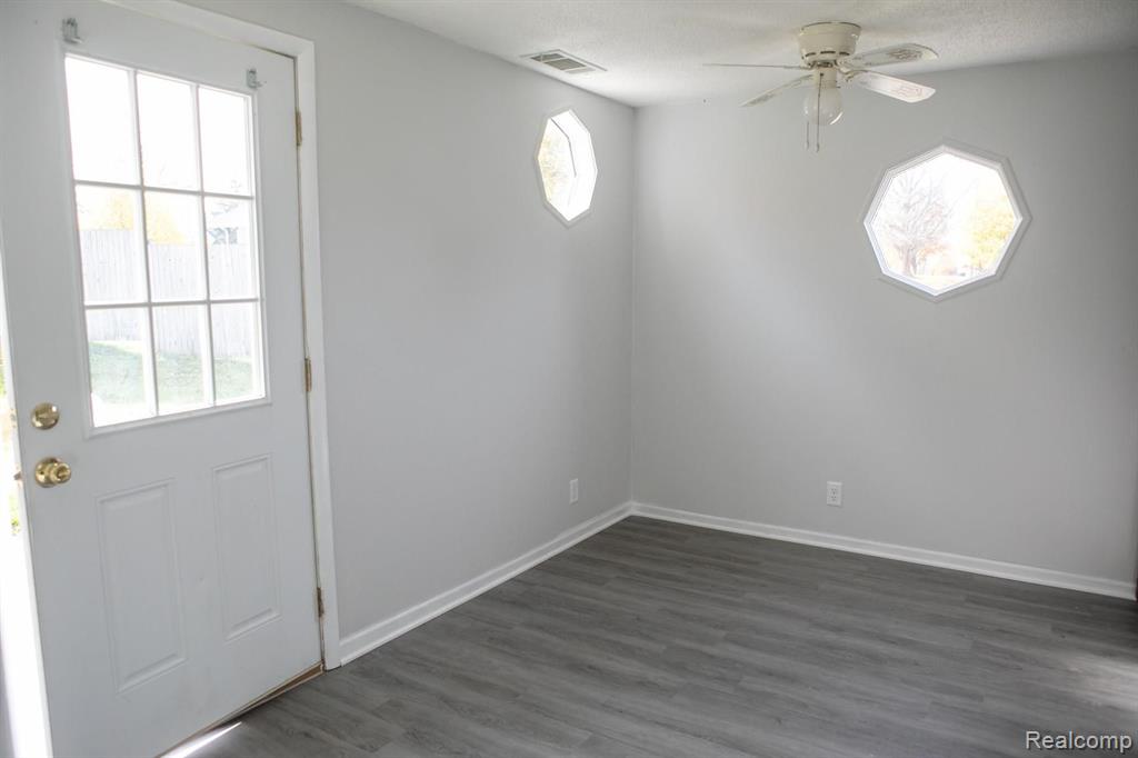 189 Buchanan Street, Unit 6 Hudson, MI 49247 - Photo 8 of 16