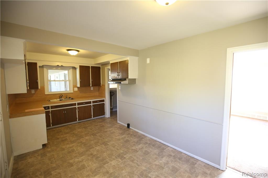 32134 Warren Road Westland, MI 48185 - Photo 19 of 20