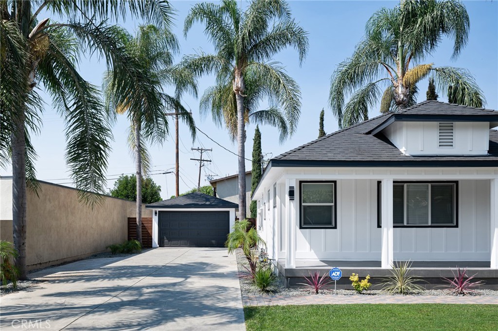 4705 East Washington Avenue Orange, CA 92869 - Photo 40 of 41 a front view of house with yard and green space
