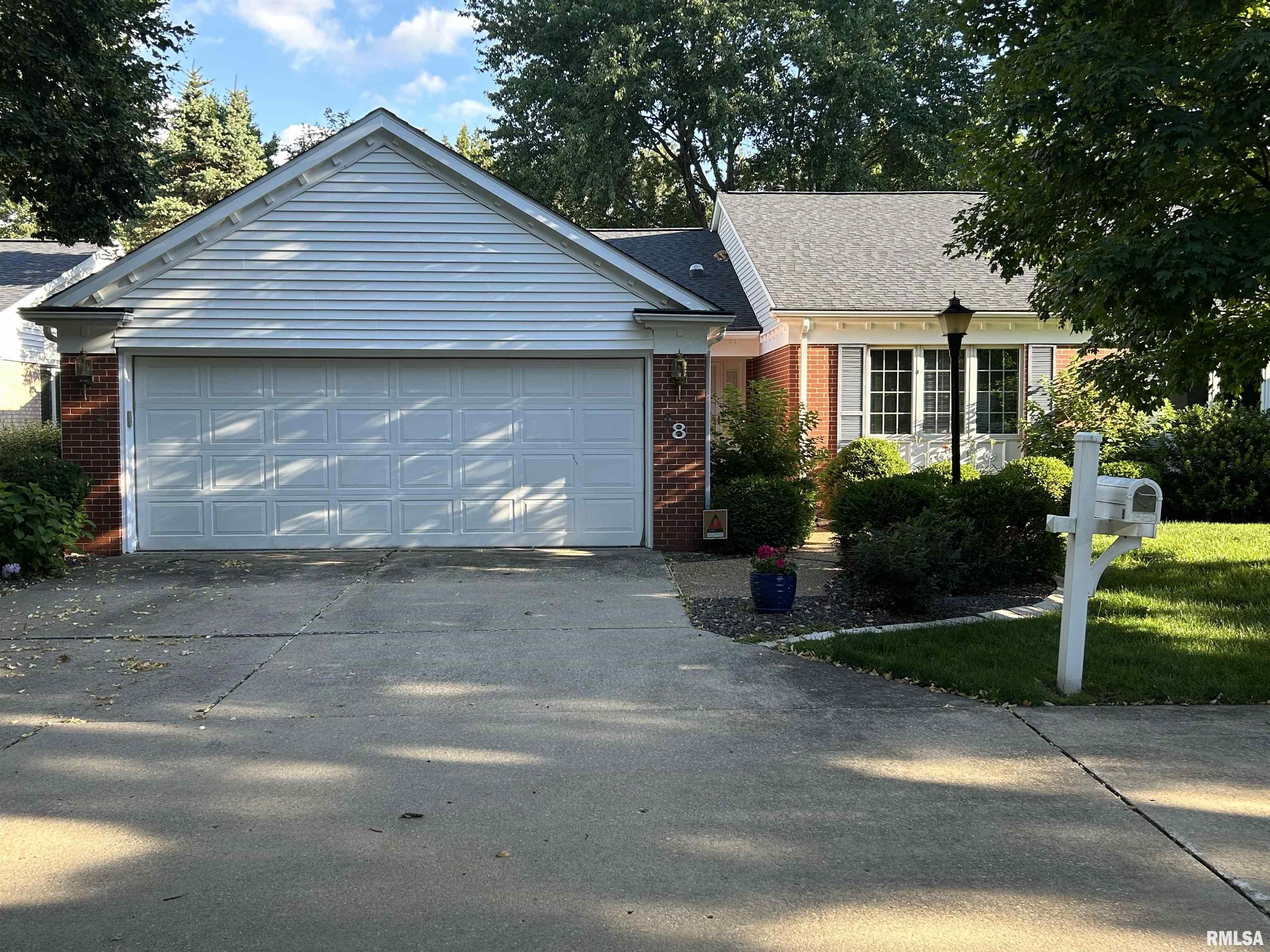 8 Turnberry Place Springfield, IL 62704 - Photo 1 of 3