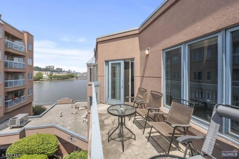 406 Jefferson Court, Unit PH6 Edgewater, NJ 07020 - Photo 16 of 23