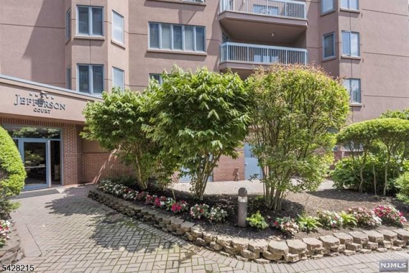 406 Jefferson Court, Unit PH6 Edgewater, NJ 07020 - Photo 19 of 23