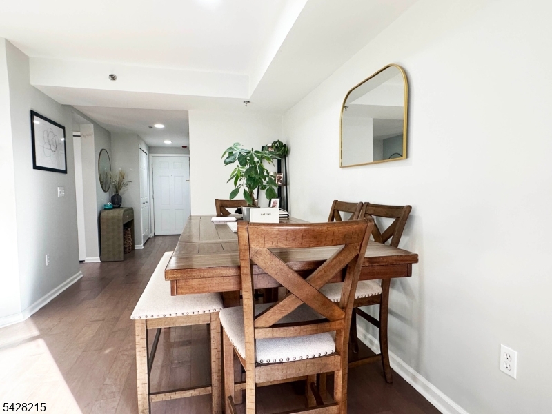 406 Jefferson Court, Unit PH6 Edgewater, NJ 07020 - Photo 3 of 23