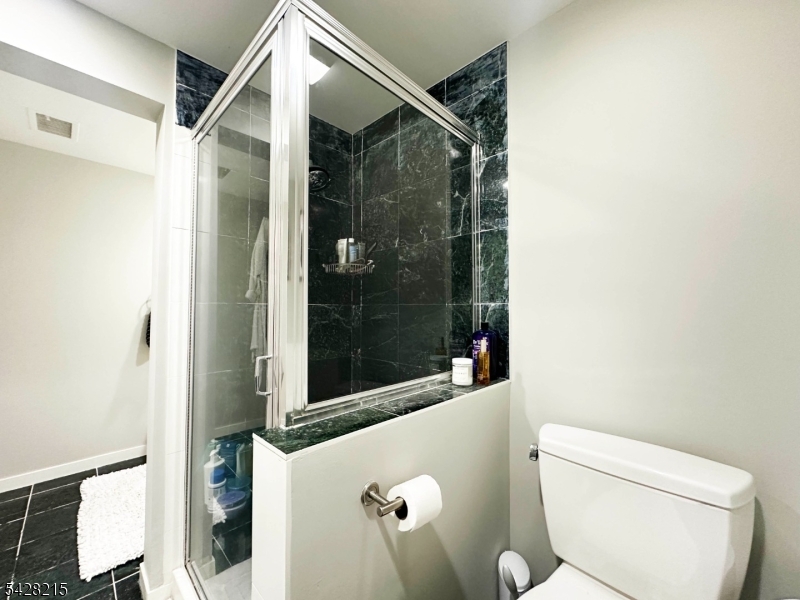 406 Jefferson Court, Unit PH6 Edgewater, NJ 07020 - Photo 7 of 23