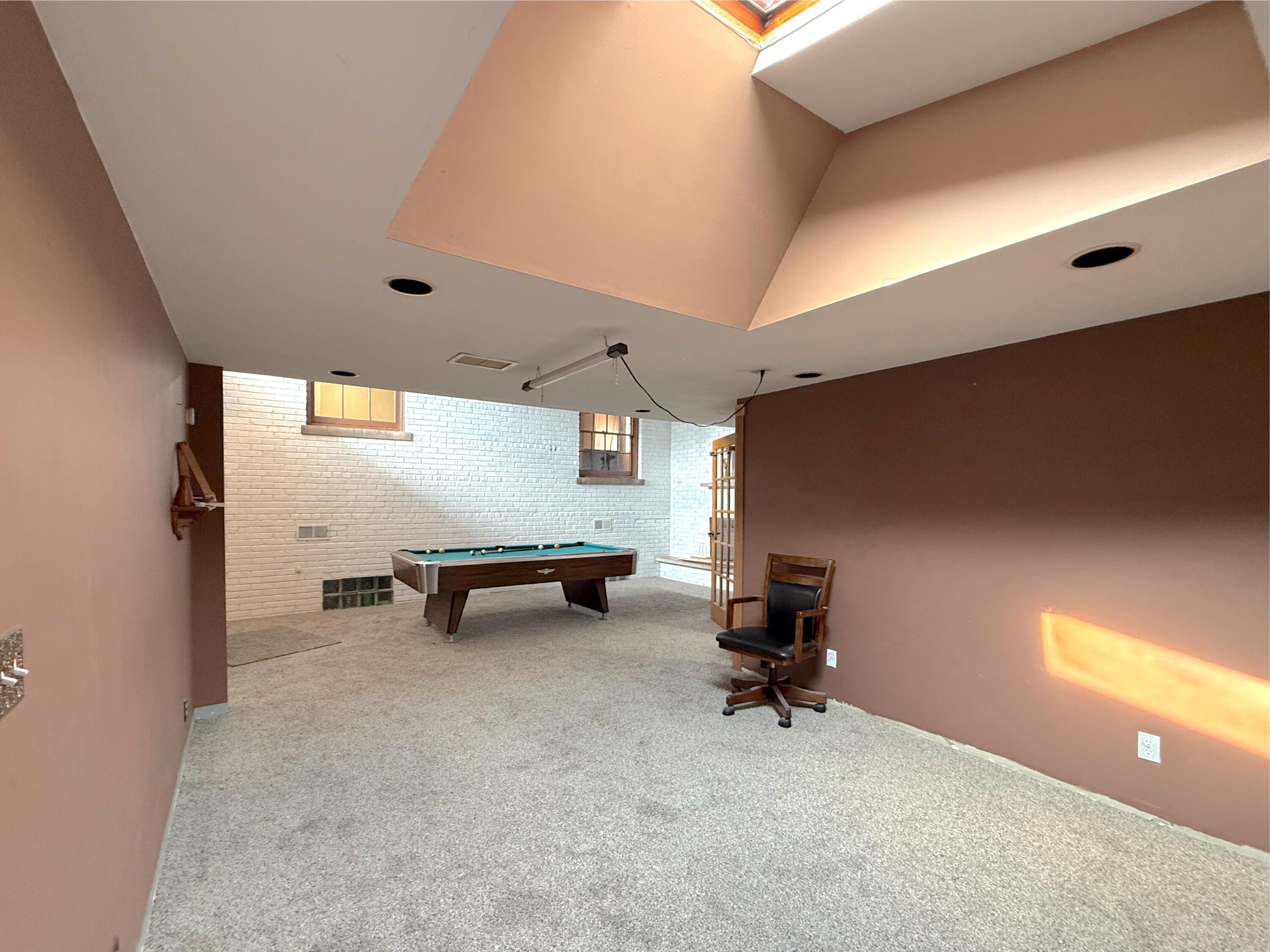 4039 Torrence Avenue Hammond, IN 46327 - Photo 13 of 34 a room with table and chair