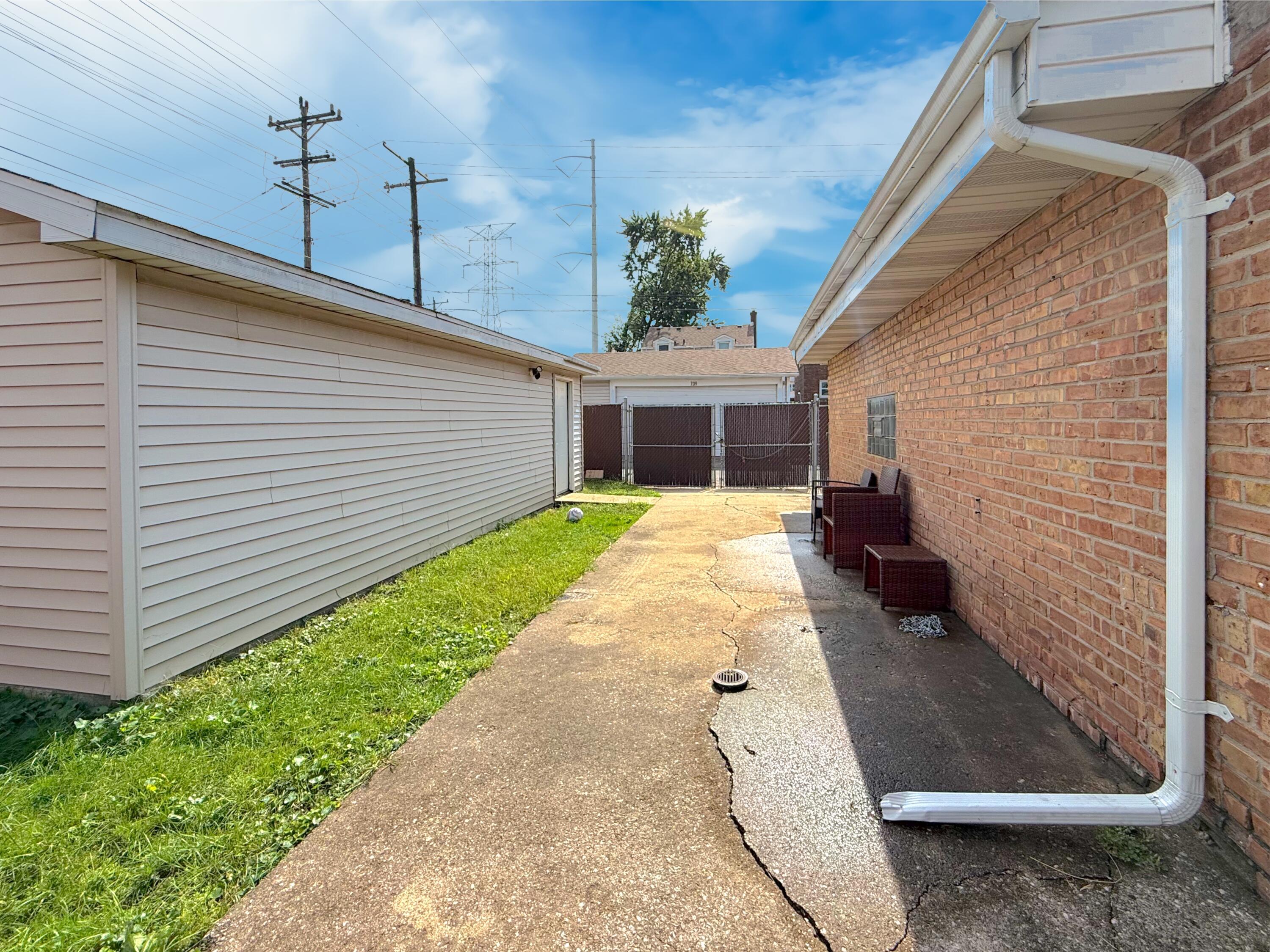 4039 Torrence Avenue Hammond, IN 46327 - Photo 18 of 34 a view of a house with backyard