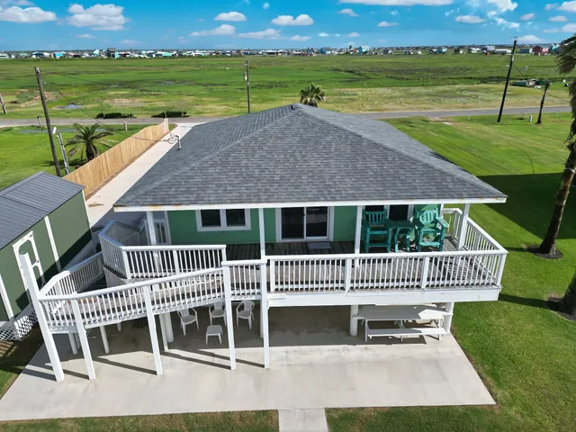 $748,862 | 549 Private Road 675, Sargent, TX 77414