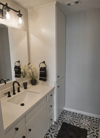 $748,862 | 549 Private Road 675, Sargent, TX 77414