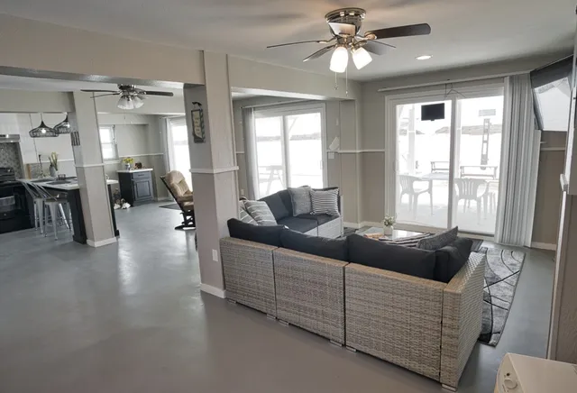 $748,862 | 549 Private Road 675, Sargent, TX 77414