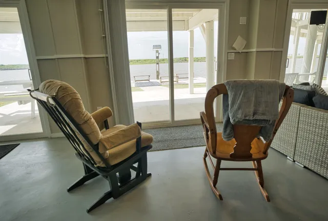 $748,862 | 549 Private Road 675, Sargent, TX 77414