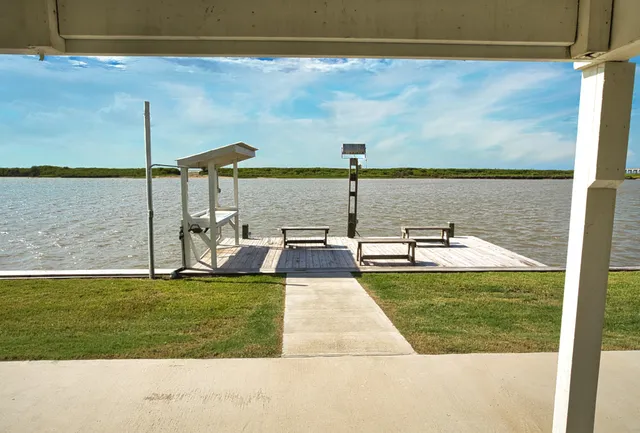 $748,862 | 549 Private Road 675, Sargent, TX 77414