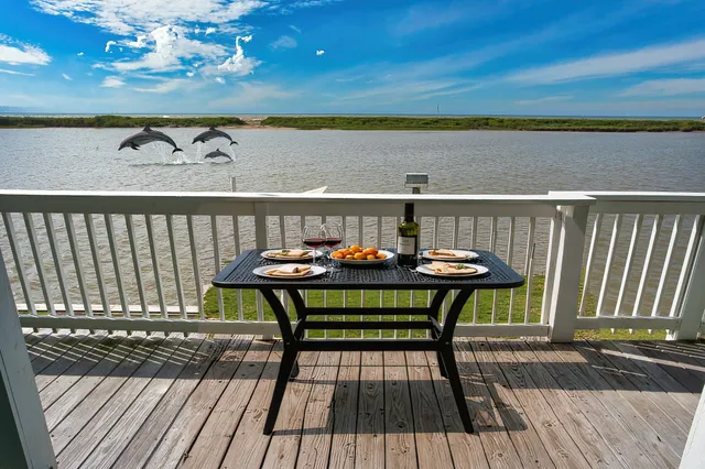 $748,862 | 549 Private Road 675, Sargent, TX 77414