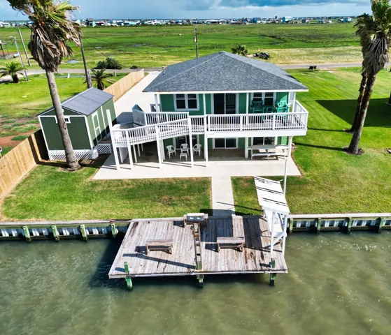 $748,862 | 549 Private Road 675, Sargent, TX 77414