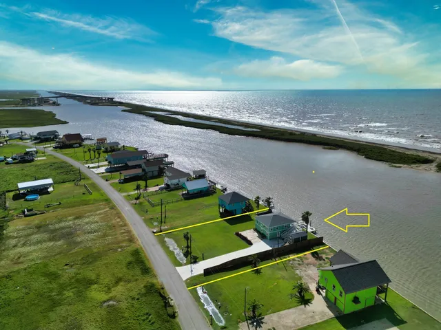 $748,862 | 549 Private Road 675, Sargent, TX 77414