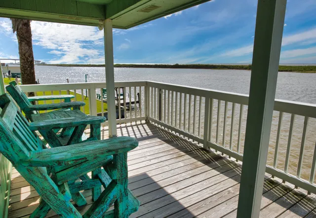 $748,862 | 549 Private Road 675, Sargent, TX 77414