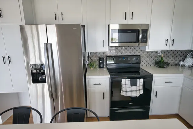 $748,862 | 549 Private Road 675, Sargent, TX 77414