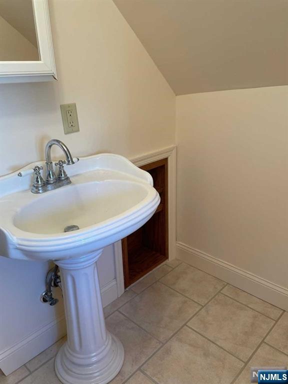 273 Edwards Street, Unit 2 Ridgewood, NJ 07450 - Photo 25 of 30