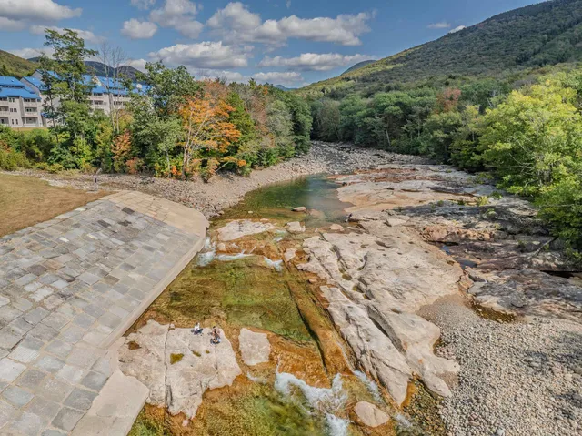 $339,900 | 227 Main Street, Unit 231, Lincoln, NH 03251