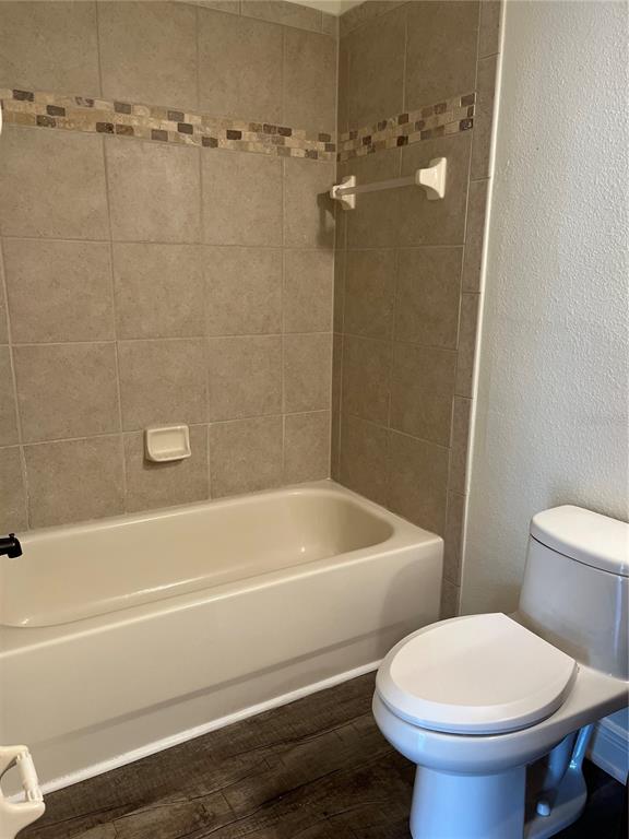 200 Riverview Bend South, Unit 921 Palm Coast, FL 32137 - Photo 21 of 27 a bathroom with a toilet and a bathtub