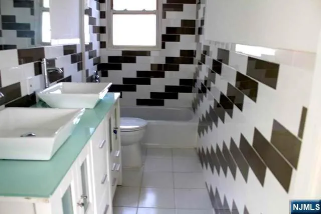 $3,999 | 287 Orchard Street, Elmwood Park, NJ 07407