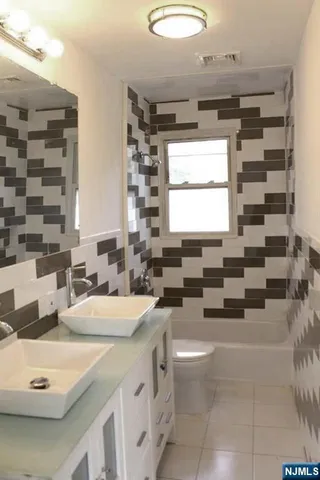 $3,999 | 287 Orchard Street, Elmwood Park, NJ 07407