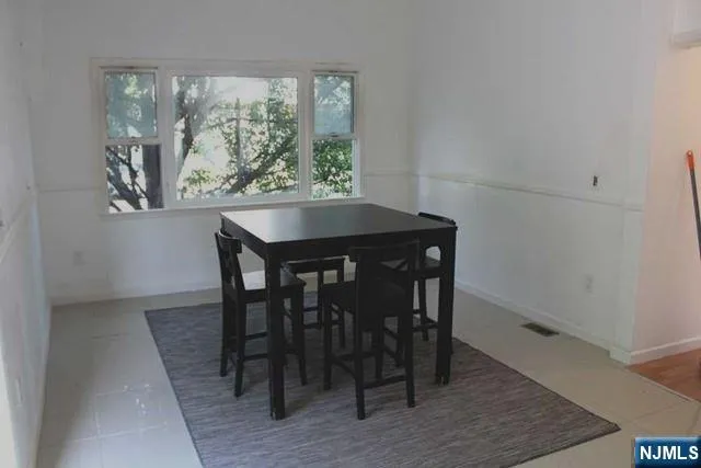 $3,999 | 287 Orchard Street, Elmwood Park, NJ 07407