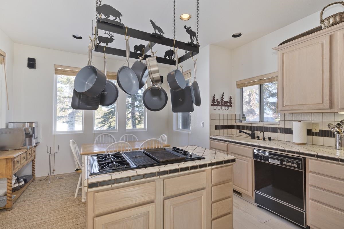 117 Juniper Road Mammoth Lakes, CA 93546 - Photo 11 of 46